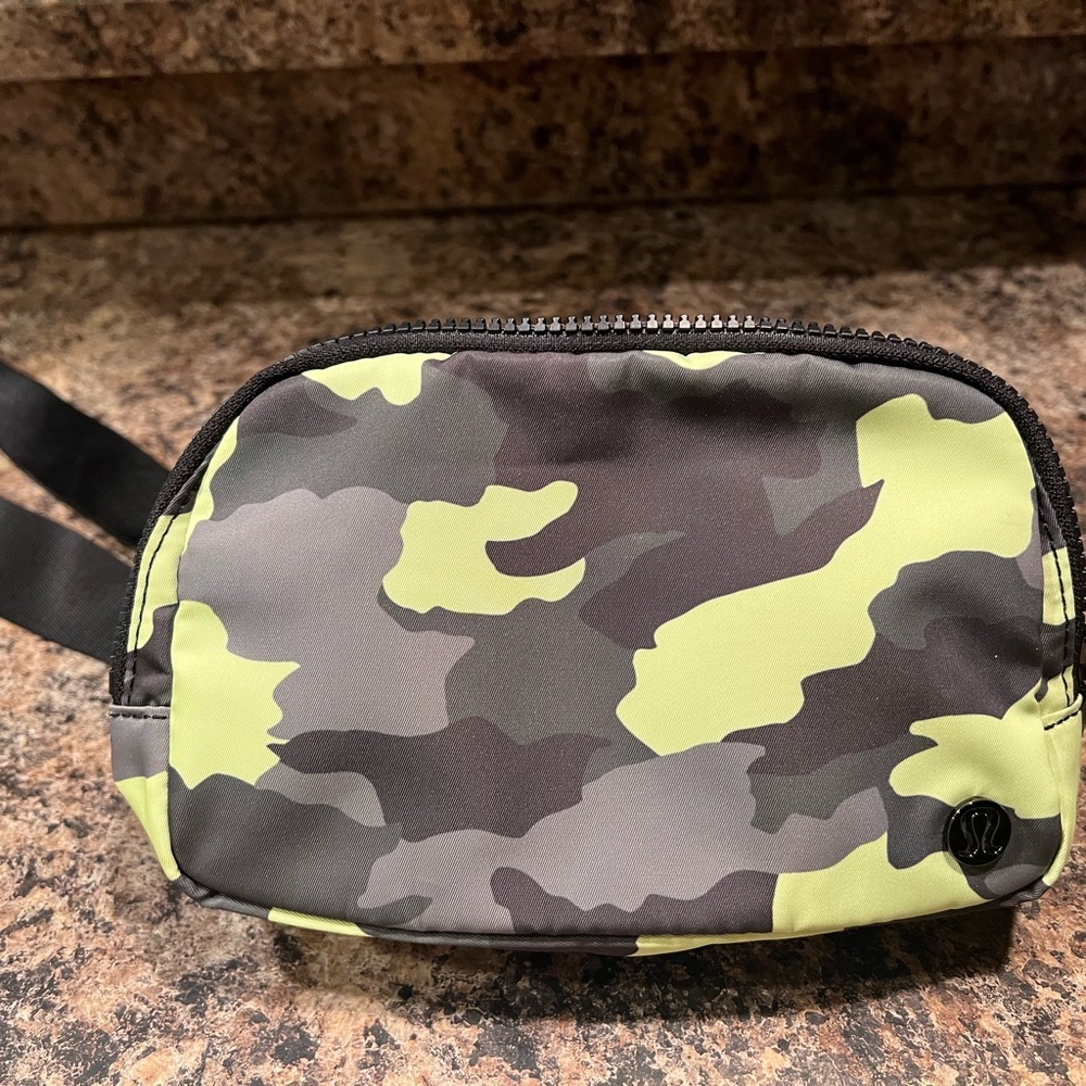 Lululemon Crossbody ... NEVER used